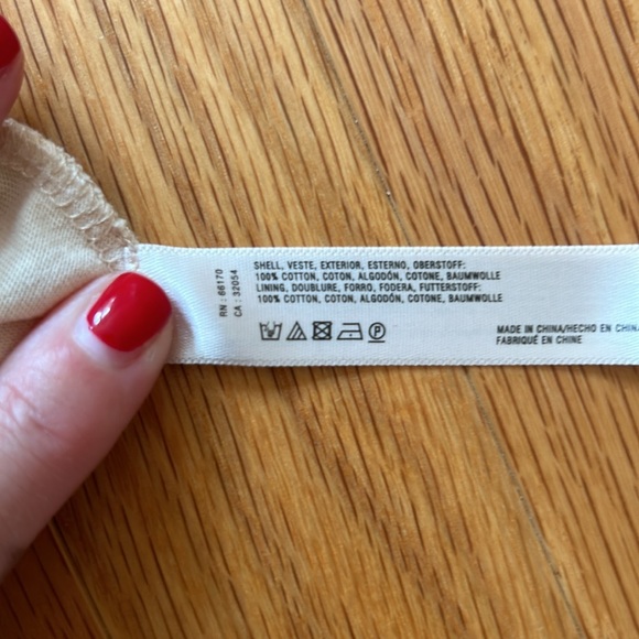 White crochet lines pull on shorts - excellent condition - Picture 4 of 5